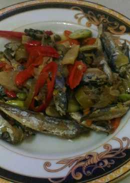 Tumis ikan asin pete