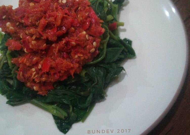 gambar untuk resep makanan Plecing Kangkung Sambal Mentah