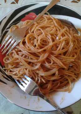 Spaghetti with barbeque sauce