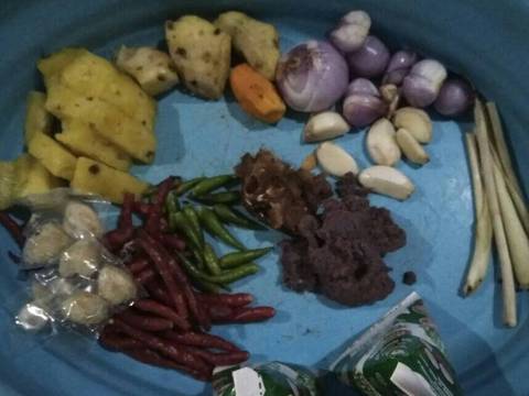 Ikan salai (ikan asap) gulai merah ala Ma2 Faiz recipe step 1 photo