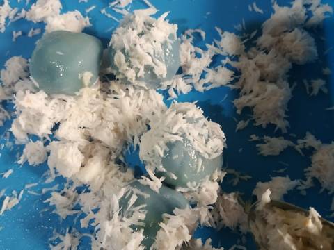 Klepon Blue Pea (bunga telang) recipe step 5 photo