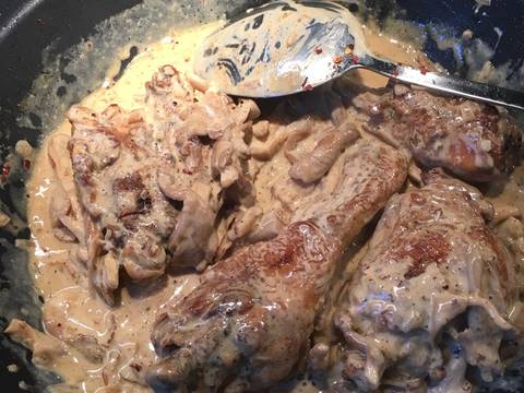 Ayam masak cream jamur (Supremes de poulet aux champignons) France cuisine recipe step 7 photo