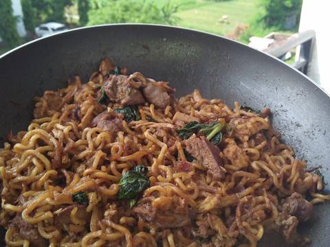 Mie goreng rempela ati sederhana (burung dara)