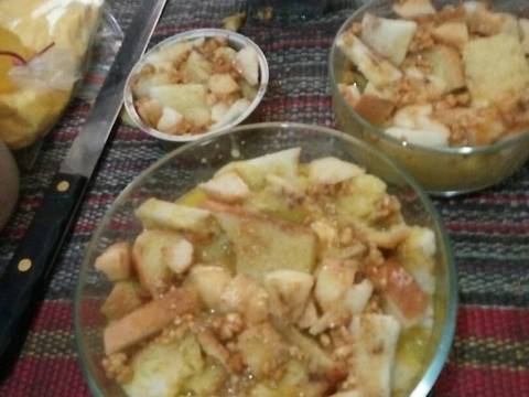 BreadPuding Apel Nougat Pandan dan saus pandan