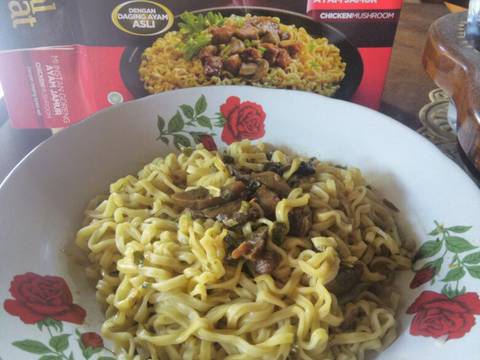 3.Mi goreng ayam jamur