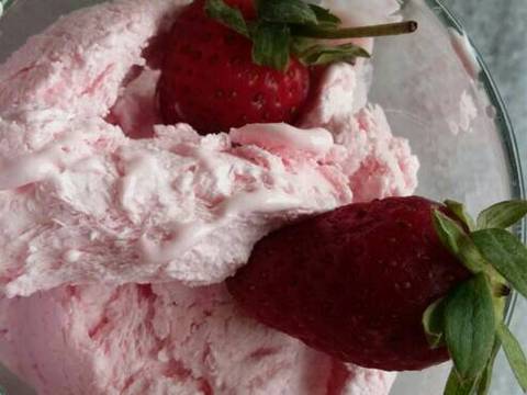 Es krim strawberry ala akooh