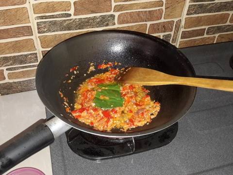 Tumis buncis oncom recipe step 4 photo