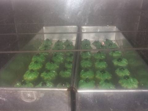 Kue Semprit Pandan Hijau recipe step 4 photo