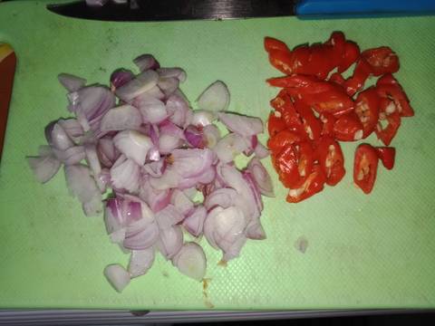 Ayam suir buncis sambel matah endeus recipe step 2 photo