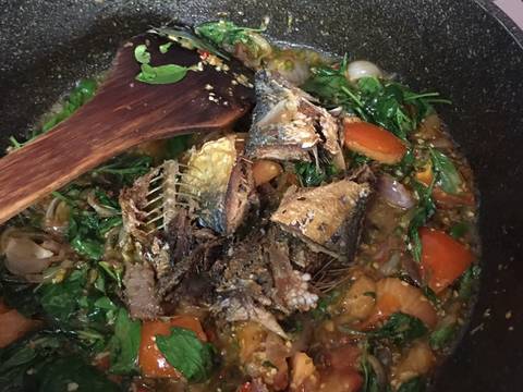 Ikan peda' tumis daun kemangi recipe step 6 photo