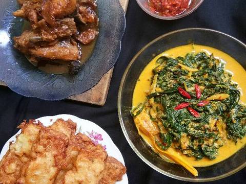 Sayur daun singkong / daun singkong kuah santan, kuah kuning