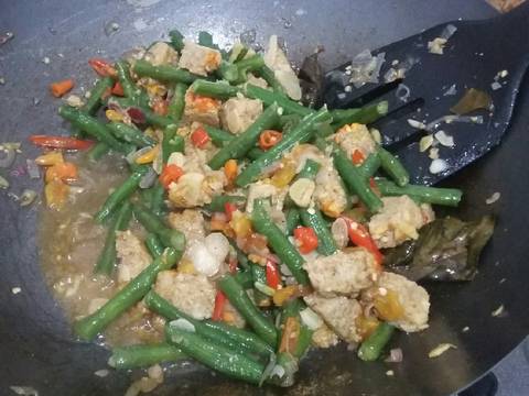 Tumis oncom kacang panjang recipe step 3 photo