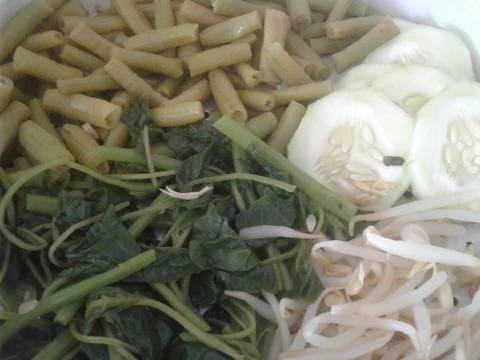 Lontong pecel (gado gado) recipe step 2 photo