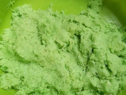 Wingko Singkong Pandan recipe step 2 photo