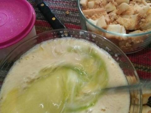 BreadPuding Apel Nougat Pandan dan saus pandan