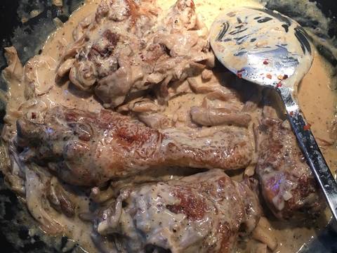 Ayam masak cream jamur (Supremes de poulet aux champignons) France cuisine recipe step 7 photo