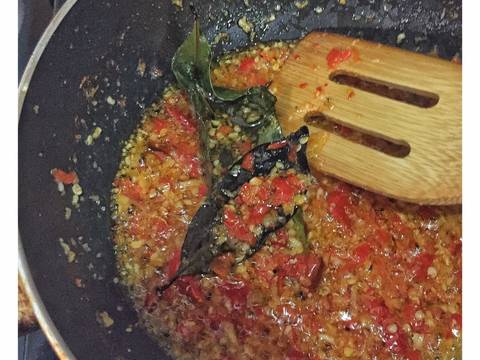 Resep Telur balado santan daun melinjo oleh elyanied - Cookpad