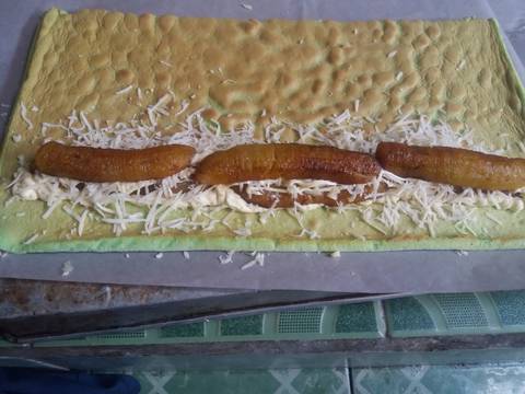 Pandan roll cake with banana filling recipe step 10 photo