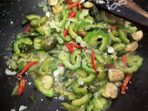 Tumis Pare Terong Hijau Anti Pahit recipe step 4 photo