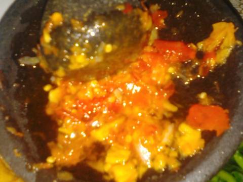 Telur krispy lalap bayem sambel korek recipe step 2 photo