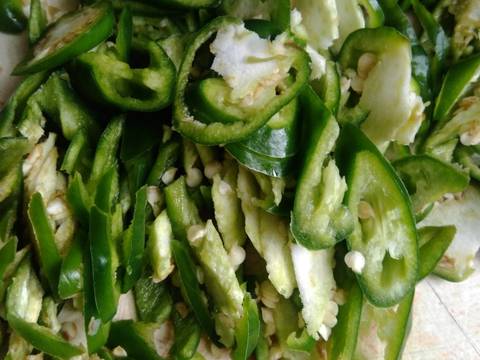 Tumis kulit melinjo campur taoge recipe step 2 photo