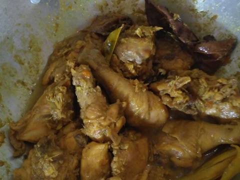 Ayam Ungkep Lengkuas Bumbu Kuning