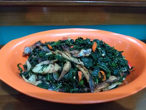 Tumis Daun Pepaya Jepang + Ikan Pindang recipe step 5 photo