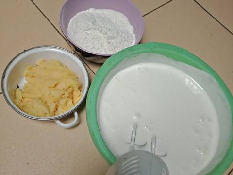 Cupcake Tape Pandan Keju recipe step 1 photo