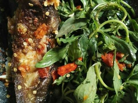 Pecak lele kemangi sambal korek recipe step 3 photo