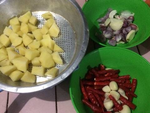 Sambel goreng krecek & kentang recipe step 2 photo