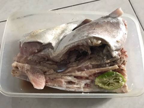 Pindang Asam Kepala Ikan Manyung Segar recipe step 1 photo