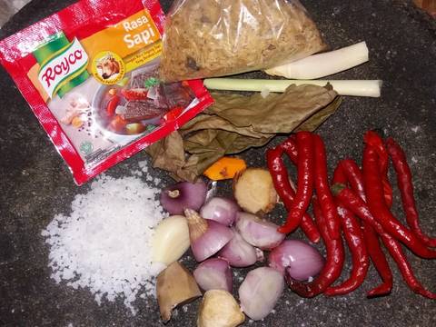 Opor daun singkong recipe step 2 photo