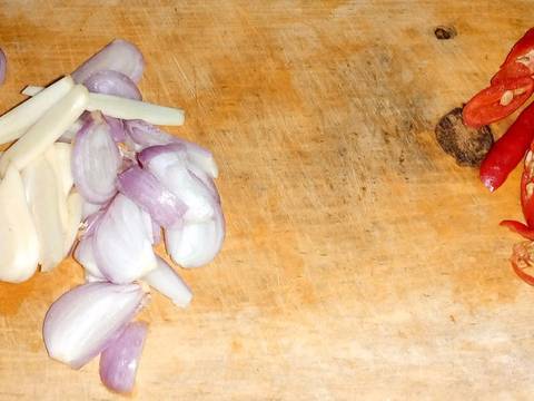 Tumis tekokak (semacam terong sebesar kelereng) recipe step 2 photo