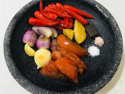 Sambal terasi,lalapan terong dan daun romaine recipe step 3 photo