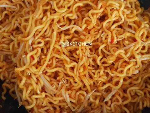 Mie Pedas Tauge Goreng recipe step 10 photo