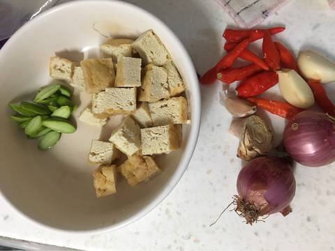 Lodeh pepaya muda, telur,tahu dan petai recipe step 1 photo