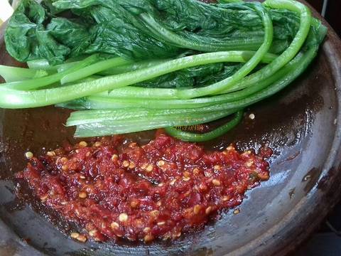 Sambal Mentah Lalap Sawi #PekanInspirasi#BikinRamadhanBerkesan recipe step 2 photo