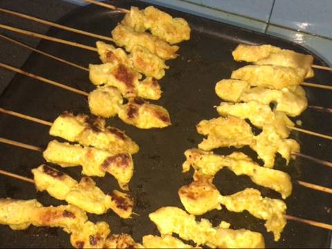 Sate Ayam Bumbu Kunyit recipe step 3 photo