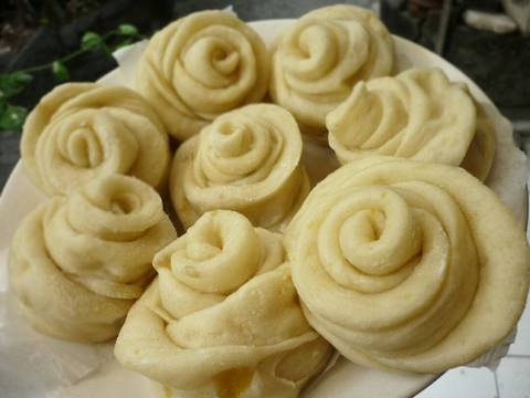 Roti kukus ubi kuning bentuk mawar alias pao/bakpao recipe step 11 photo