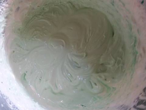 Pandan roll cake with banana filling recipe step 4 photo