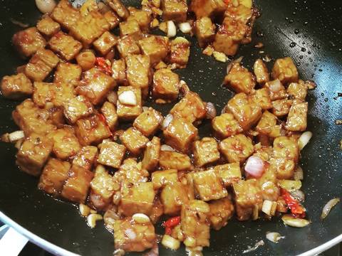 Resep Tempe Orek x Sambal Bawang Bu Rudy oleh Dyndyn 