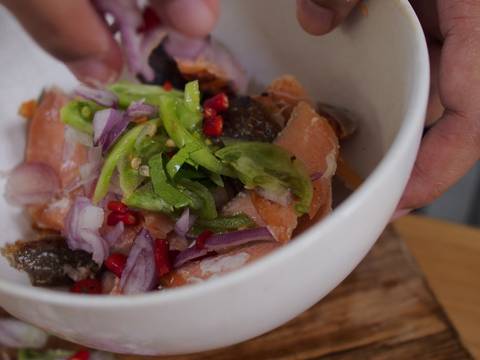 Sambal Matah Salmon Panggang recipe step 3 photo