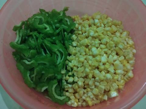 Tumis Pare Jagung recipe step 2 photo