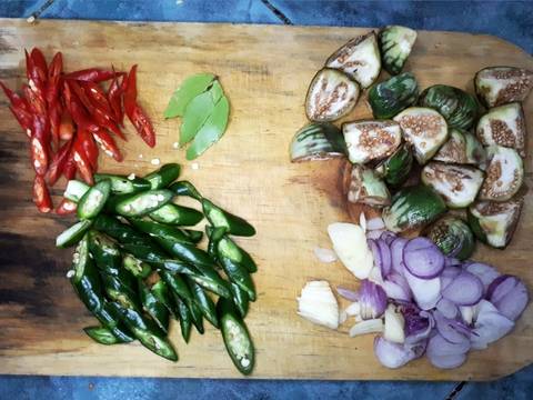Tumis Pare Terong Hijau Anti Pahit recipe step 2 photo