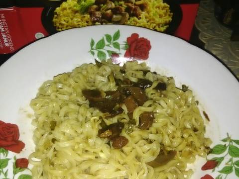 3.Mi goreng ayam jamur