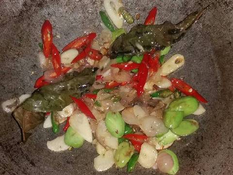 Resep Tumis  pedes telor ceplok oleh Sun christ Cookpad