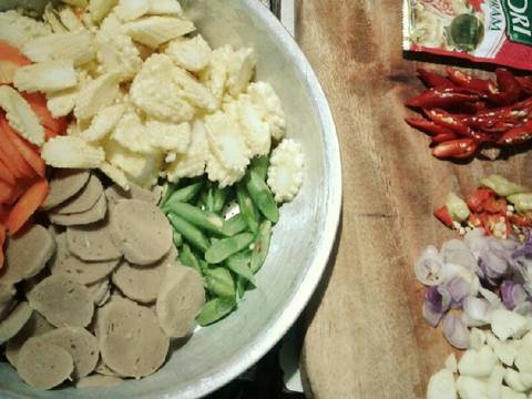 16. Tumis sayuran campur bakso #BikinRamadanBerkesan