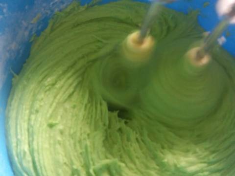 Kue Semprit Pandan Hijau recipe step 2 photo