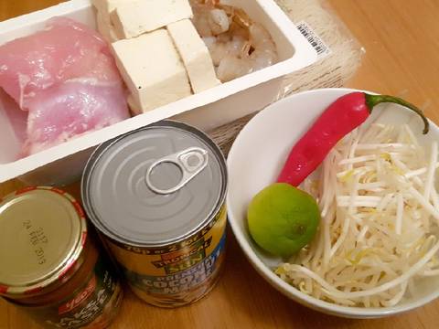 Chicken & Prawn Laksa Curry recipe step 1 photo