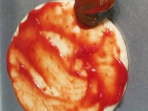 Resep pizza salmon asap oleh intan - Cookpad